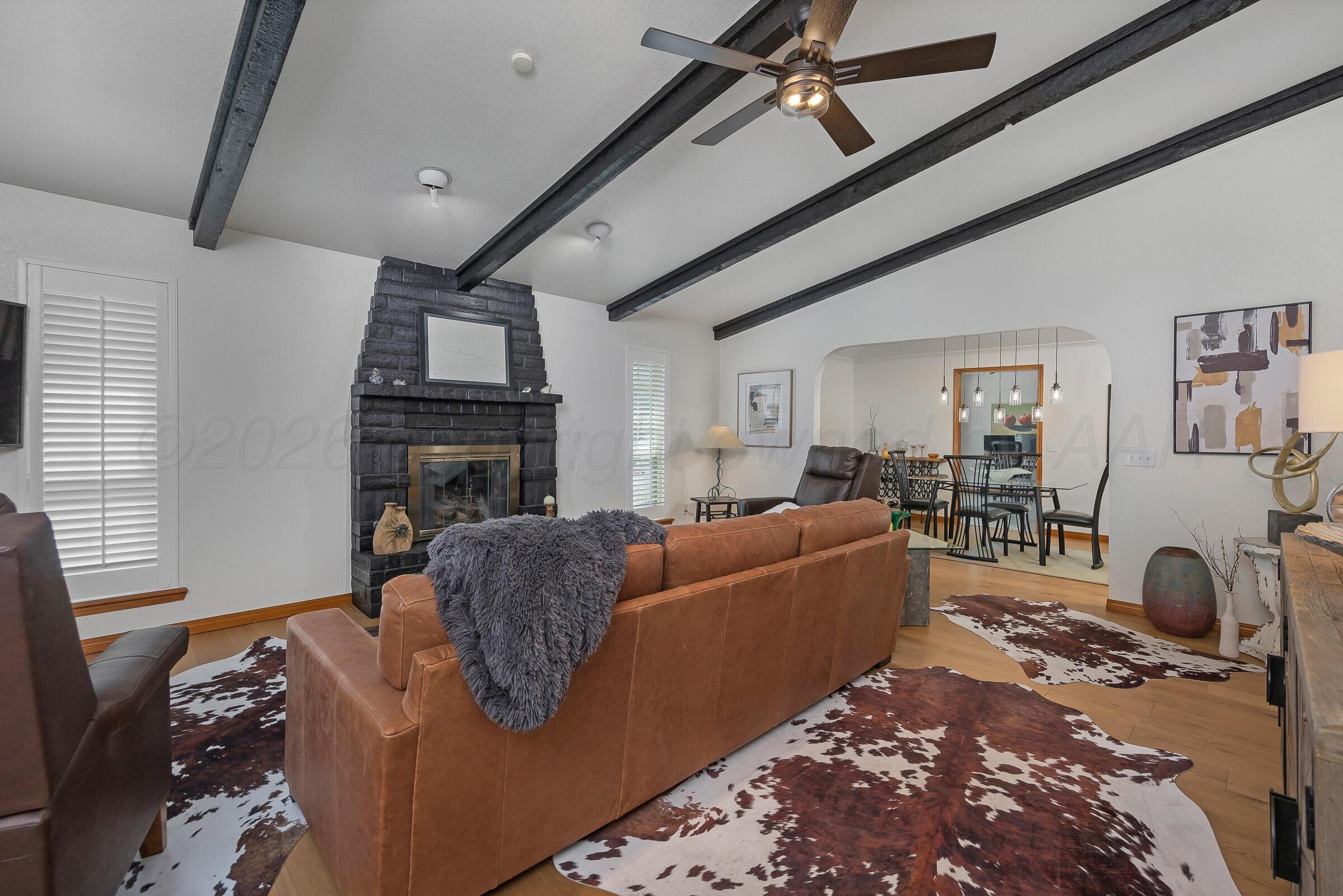 6053 Belpree Road Amarillo, TX 79106 - Photo 8 of 31 Living Room 3