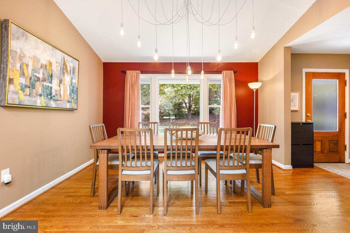 10411 Adel Road Oakton, VA 22124 - Photo 5 of 27 Lots of natural light with large windows.