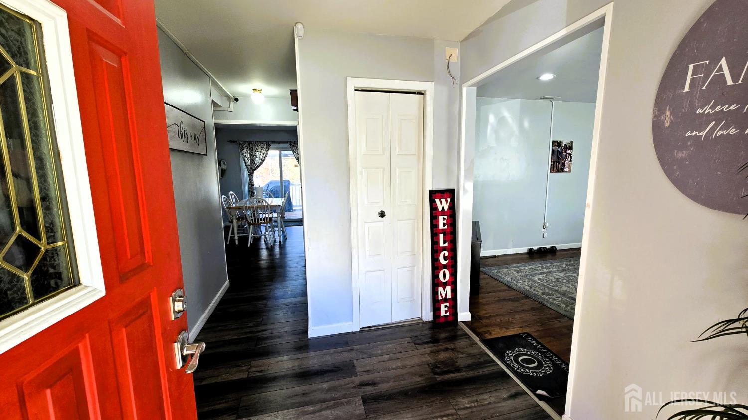 7 Stradford Road Sayreville, NJ 08859 - Photo 2 of 38