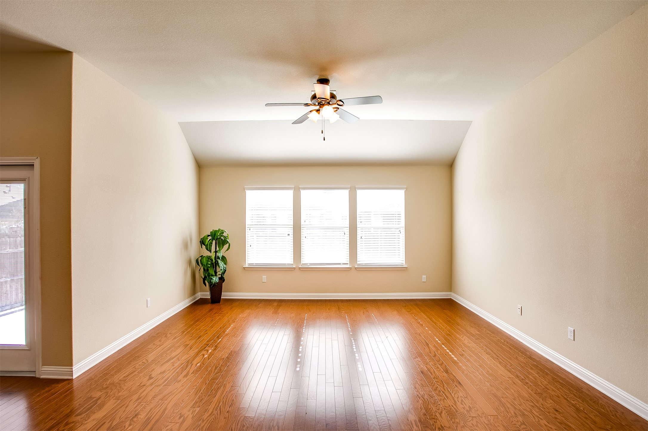 1721 Elaina Loop Leander, TX 78641 - Photo 6 of 28