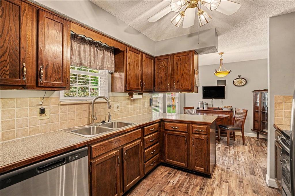 204 North Holder Road Independence, MO 64050 - Photo 7 of 28