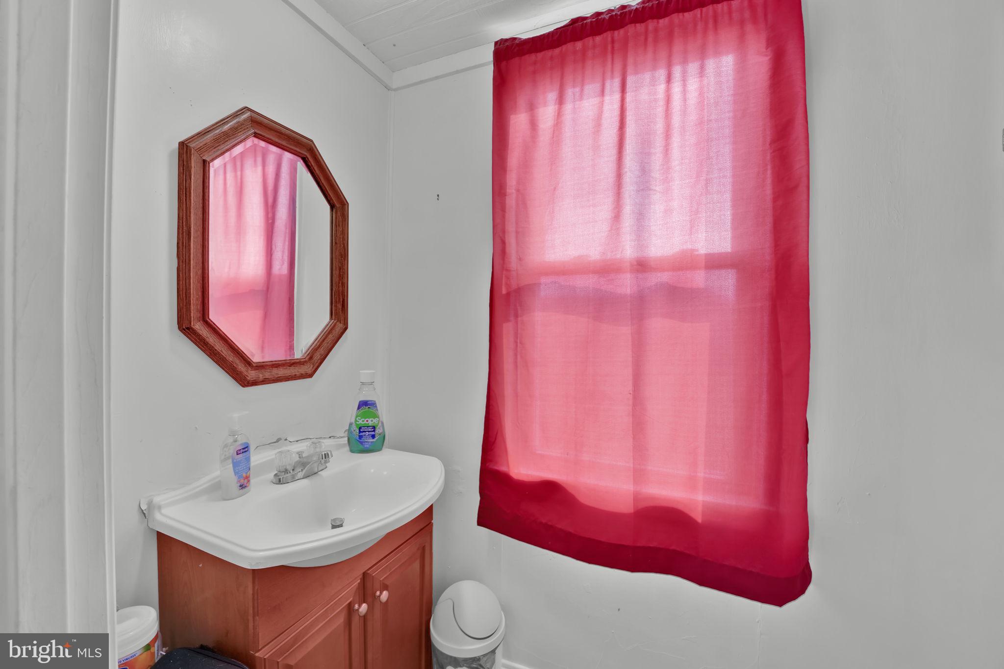 799 Hanover Pike Littlestown, PA 17340 - Photo 8 of 20 1/2 bath