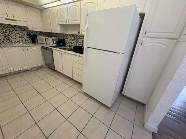 a view of utility room