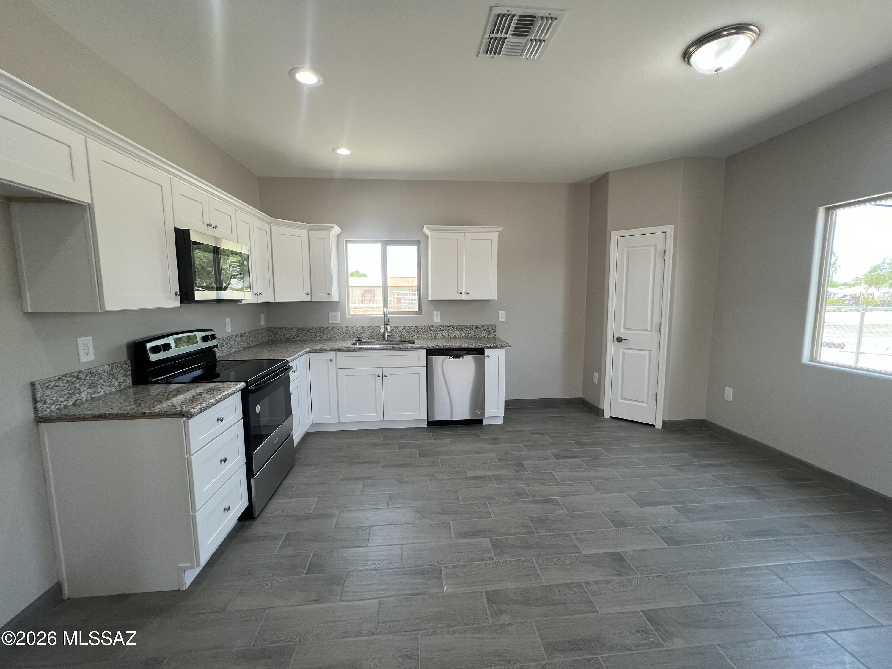 808 East 35th Street, Unit 1 Tucson, AZ 85713 - Photo 6 of 20 IMG_0571