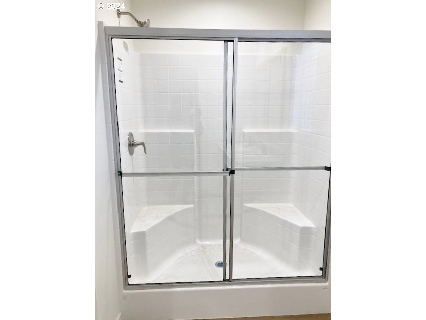 3112 Southwest River View Drive Pendleton, OR 97801 - Photo 20 of 27 a bathroom with a glass shower door