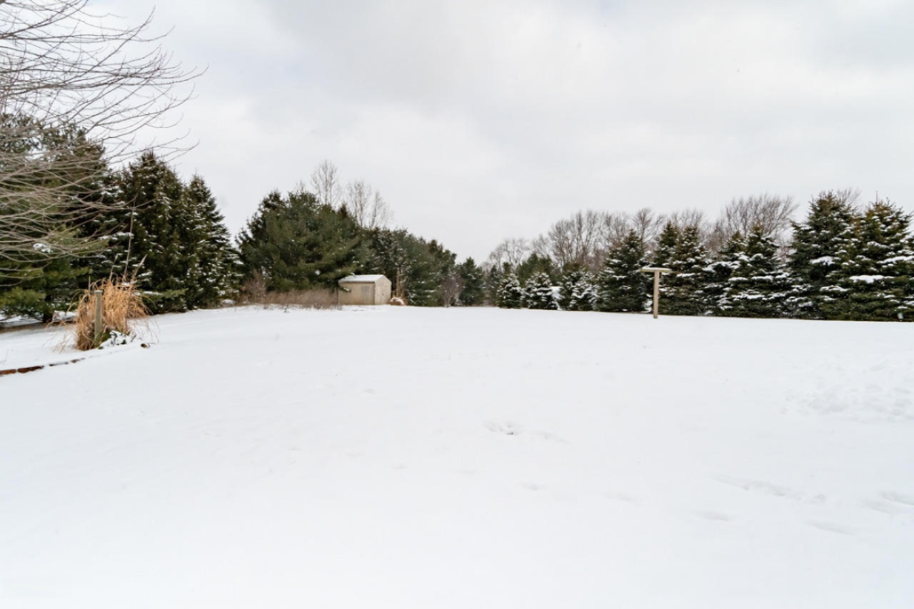 53202 Ridgeview Circle Paw Paw, MI 49079 - Photo 27 of 28 Backyard