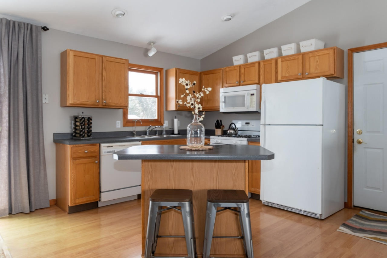 53202 Ridgeview Circle Paw Paw, MI 49079 - Photo 5 of 28 Island
