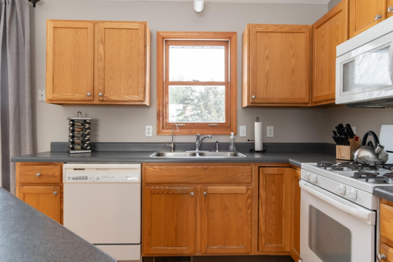 53202 Ridgeview Circle Paw Paw, MI 49079 - Photo 6 of 28 Kitchen