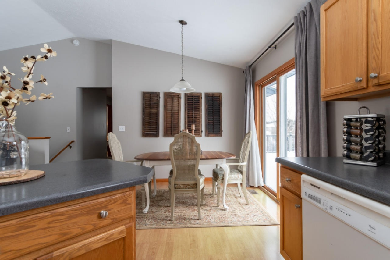 53202 Ridgeview Circle Paw Paw, MI 49079 - Photo 8 of 28 Open