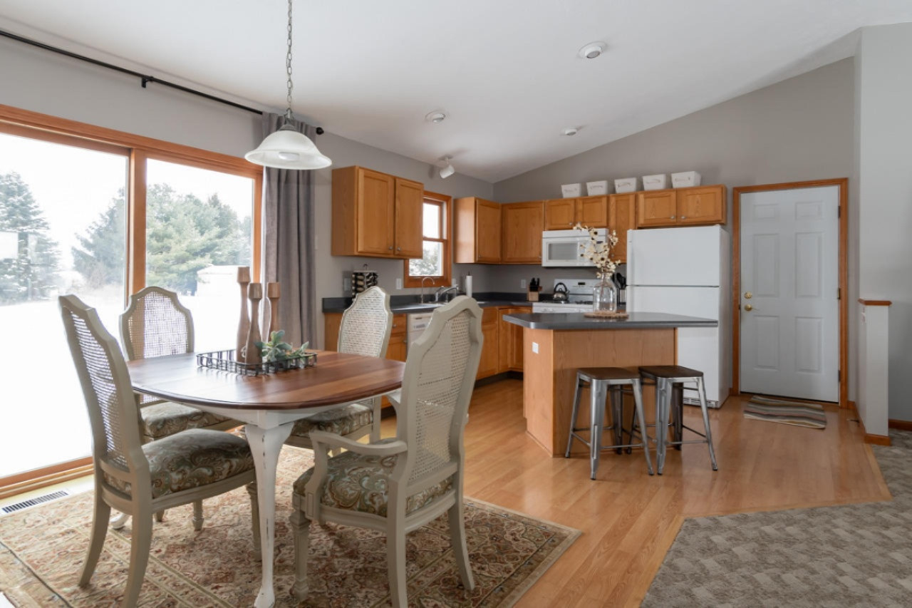 53202 Ridgeview Circle Paw Paw, MI 49079 - Photo 10 of 28 Great Space