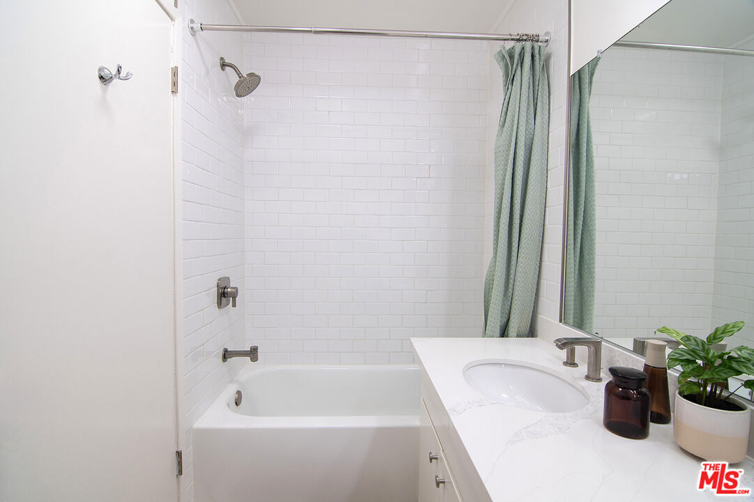 8701 Delgany Avenue, Unit 208 Playa del Rey, CA 90293 - Photo 31 of 38