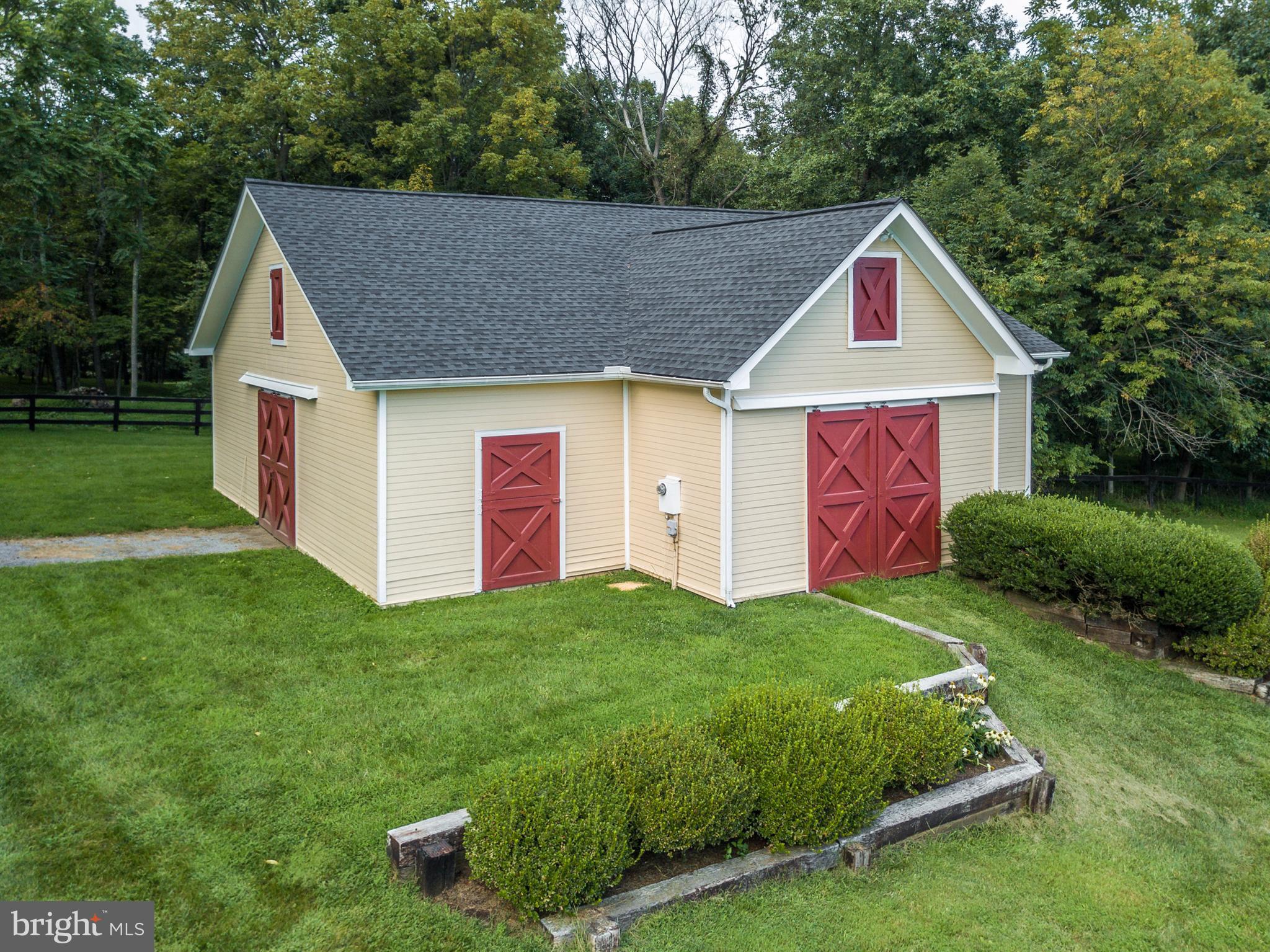 20082 Unison Road Round Hill, VA 20141 - Photo 28 of 29 4 Stall Center Aisle Barn