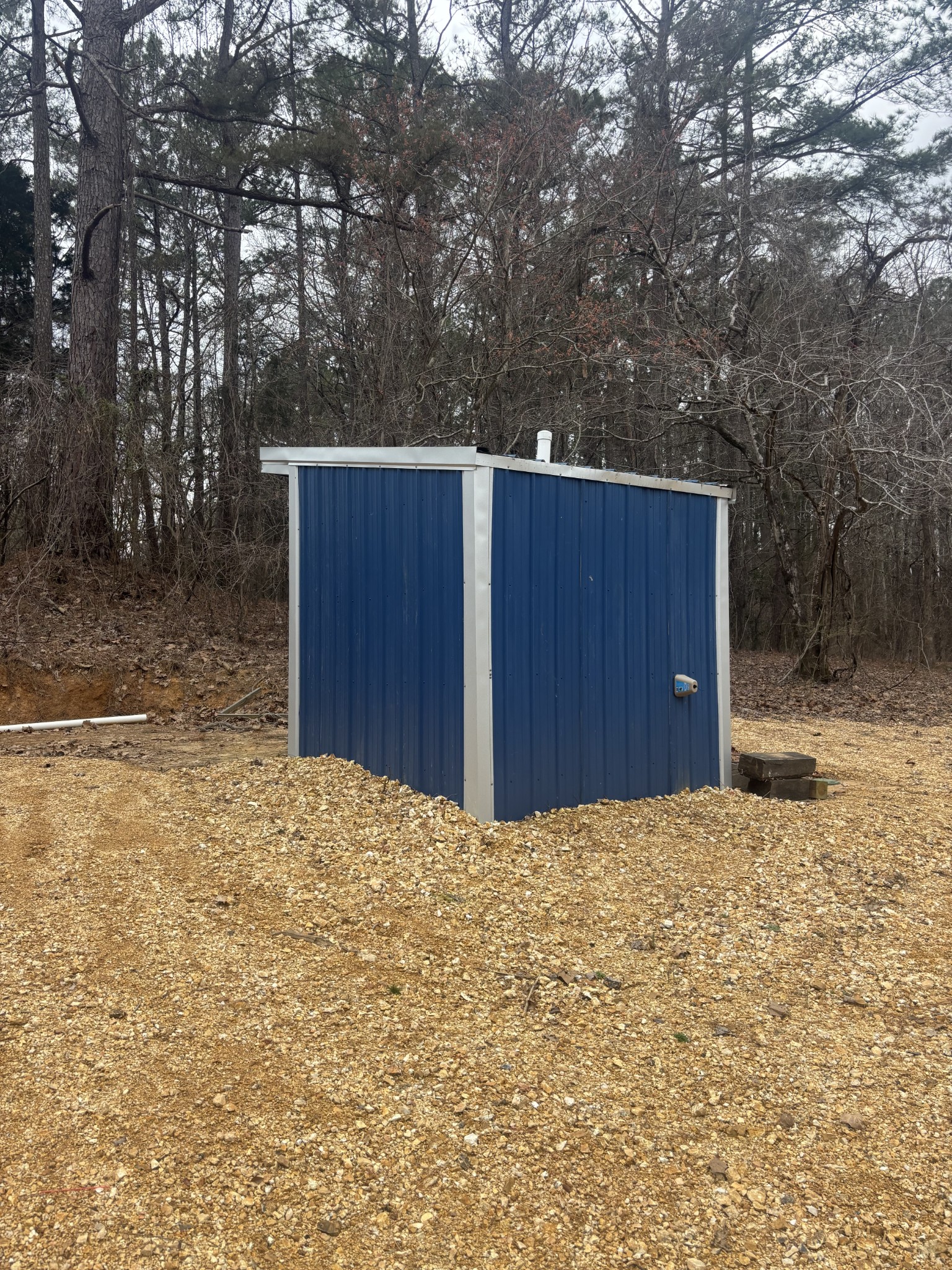 4390 Vale McKenzie Road Bruceton, TN 38317 - Photo 3 of 14 a backyard of a house