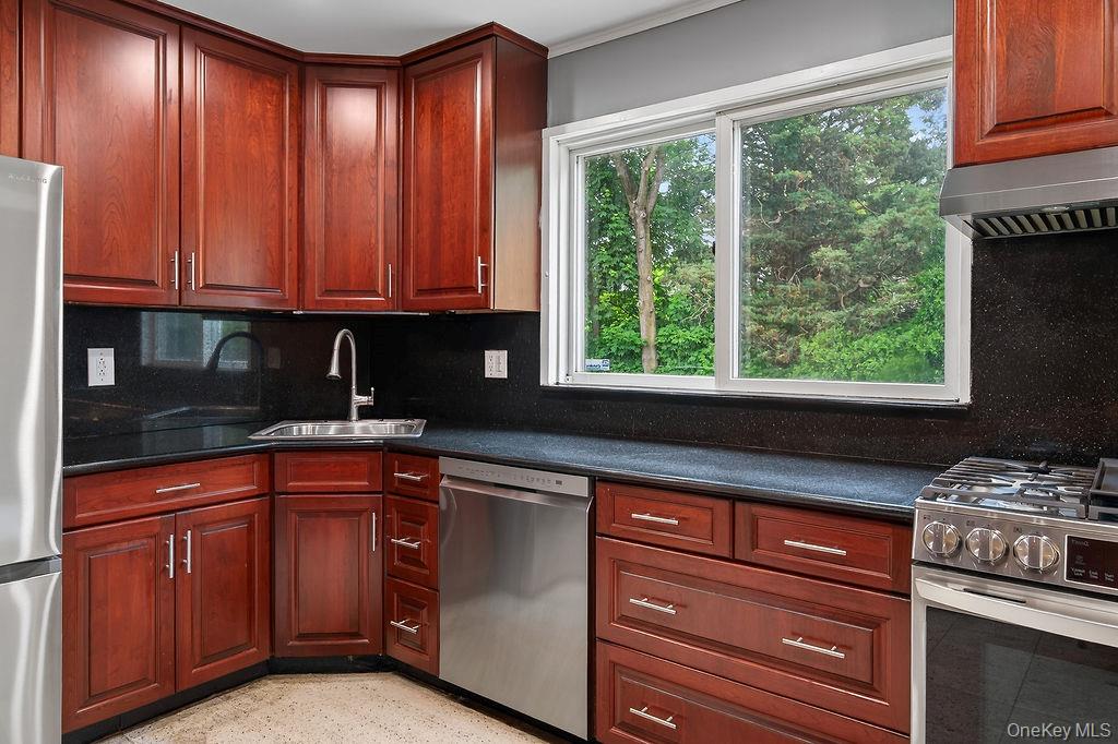 36 Heather Dell Road Ardsley, NY 10502 - Photo 9 of 44