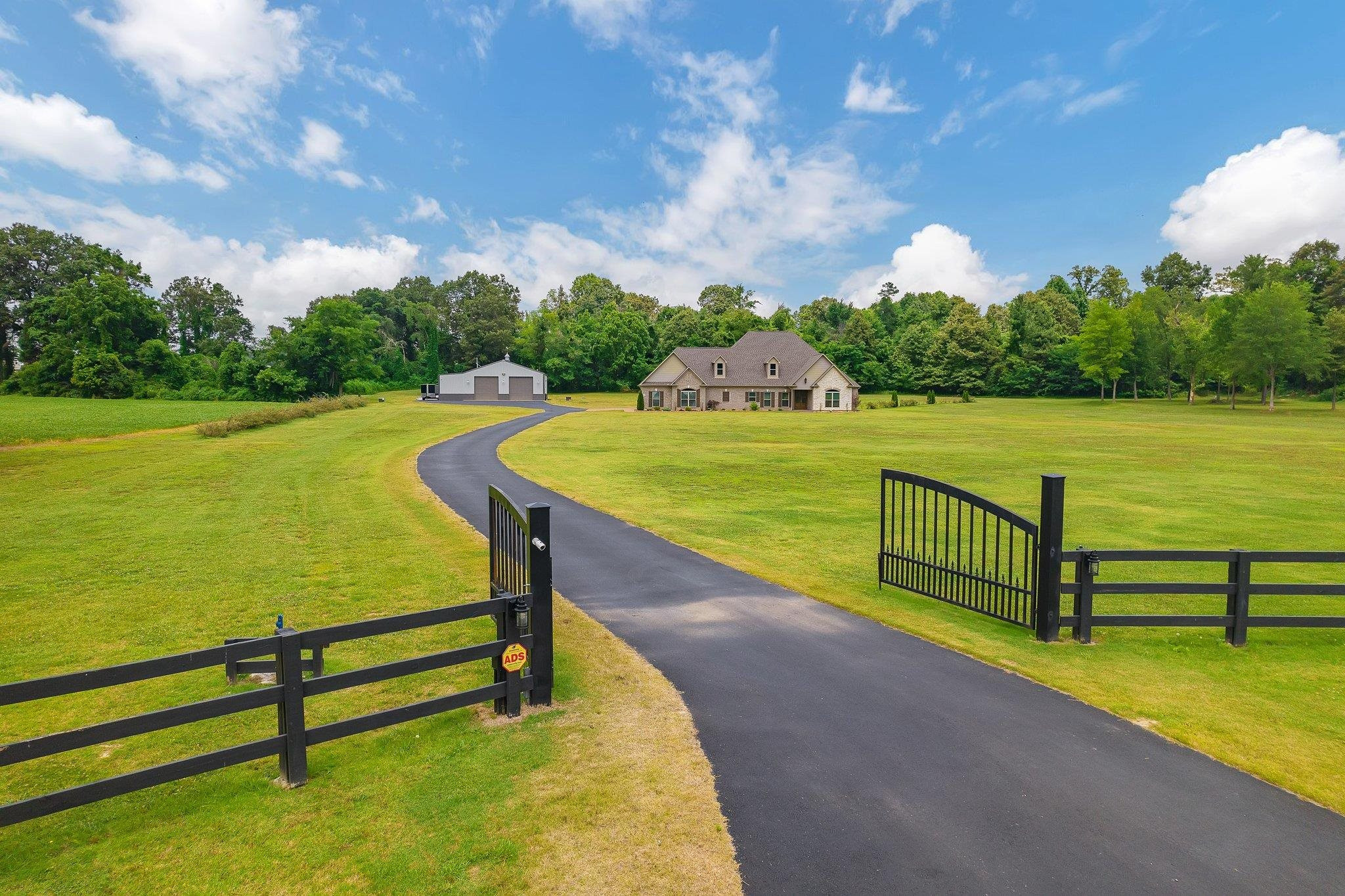 285 Upper Browns Church Road Jackson, TN 38305 - Photo 1 of 28 Photo 1