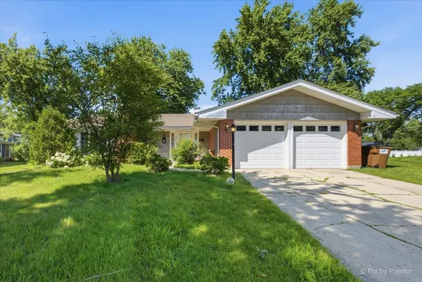 $450,000 | 23W222 Westchester Court, Glen Ellyn, IL 60137