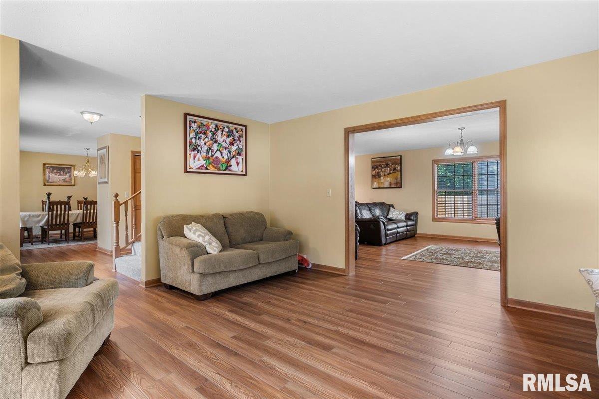 8033 Wilson Terrace Springfield, IL 62712 - Photo 3 of 39