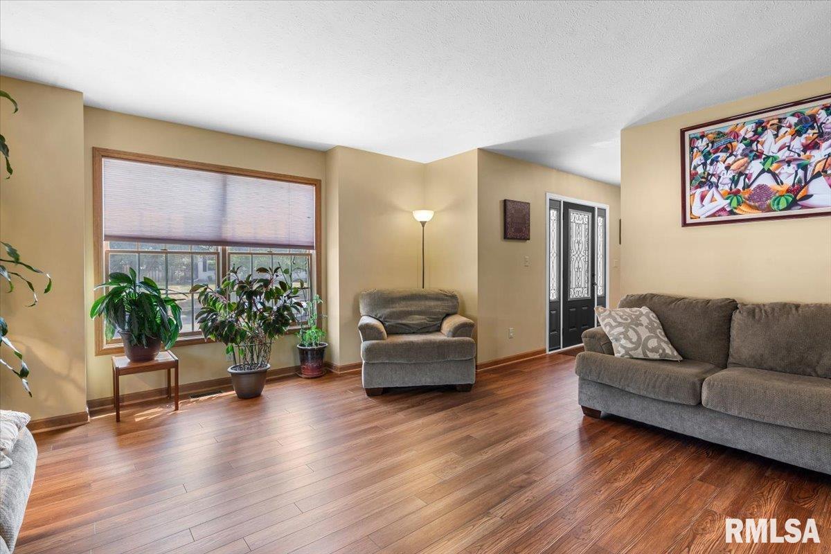 8033 Wilson Terrace Springfield, IL 62712 - Photo 4 of 39