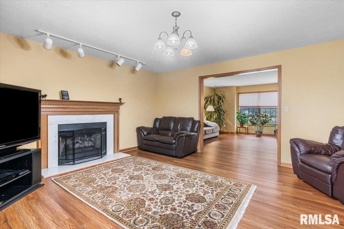 8033 Wilson Terrace Springfield, IL 62712 - Photo 6 of 39