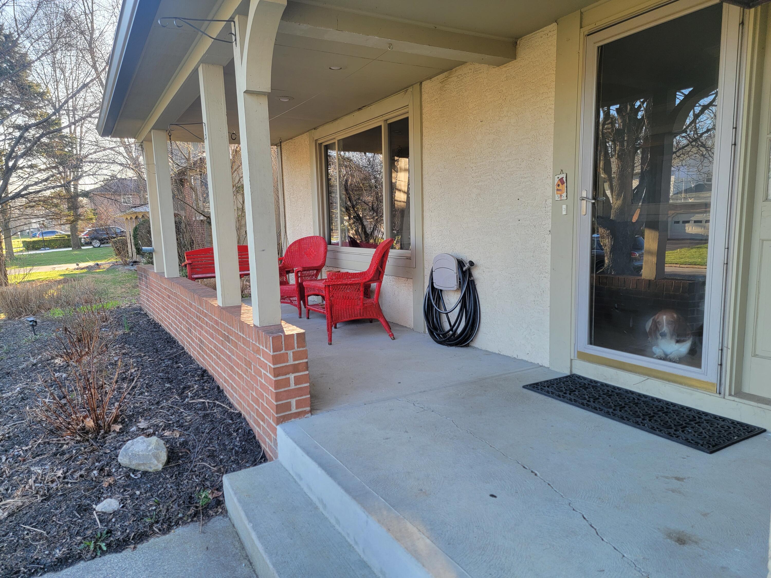 1455 Reymond Road Columbus, OH 43220 - Photo 7 of 57 Front porch 2