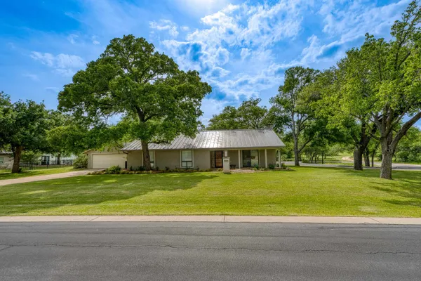 $525,000 | 506 Lost Spur, Horseshoe Bay, TX 78657