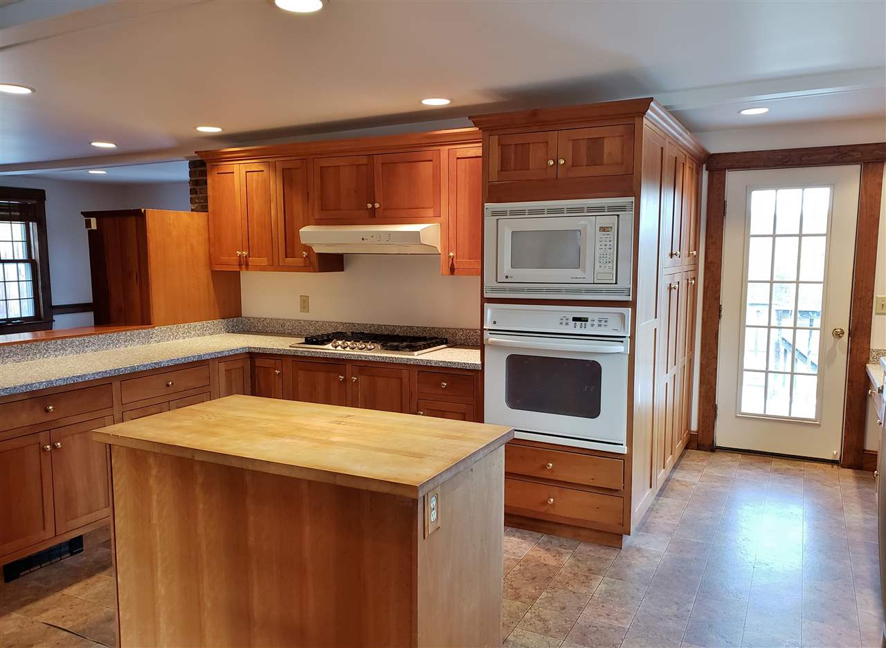 714 Center Road Lyndeborough, NH 03082 - Photo 4 of 34