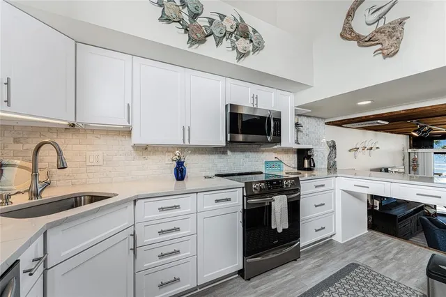 a view of entryway and hall