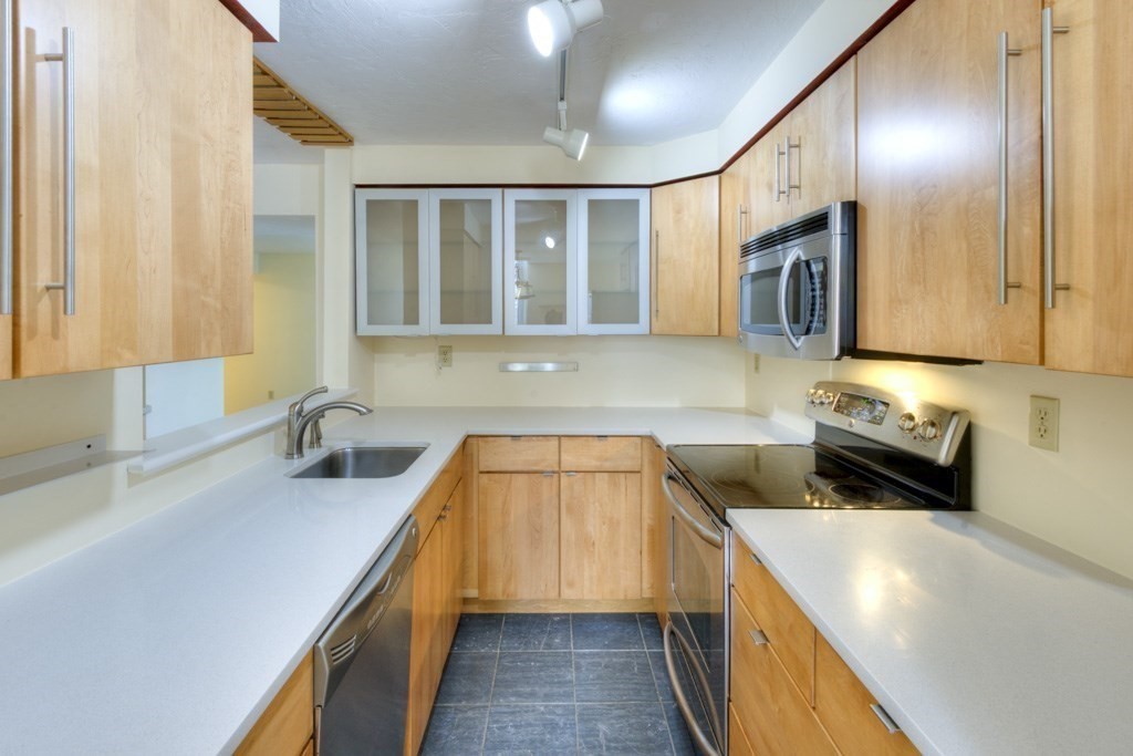 321 Plantation Street, Unit 102 Worcester, MA 01604 - Photo 12 of 35