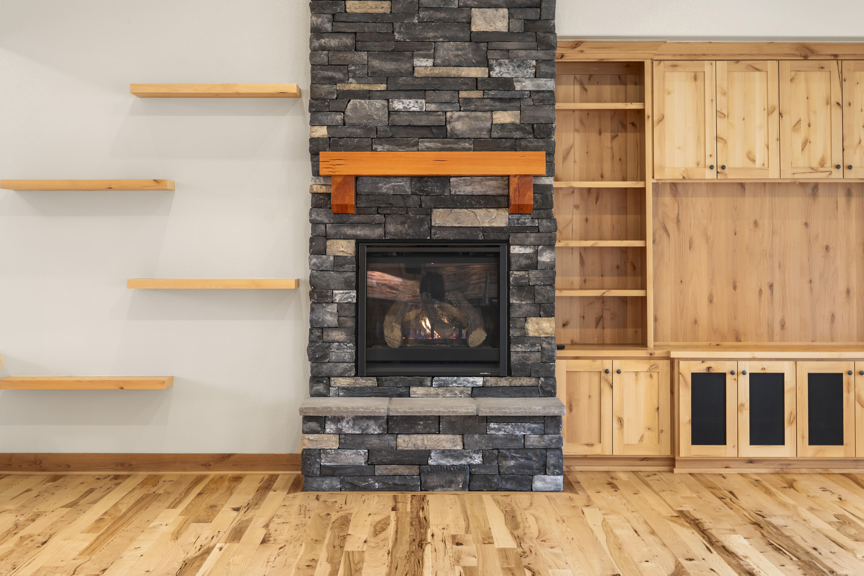 10276 Sundance Ridge Loop Redmond, OR 97756 - Photo 13 of 104 31-Living Room
