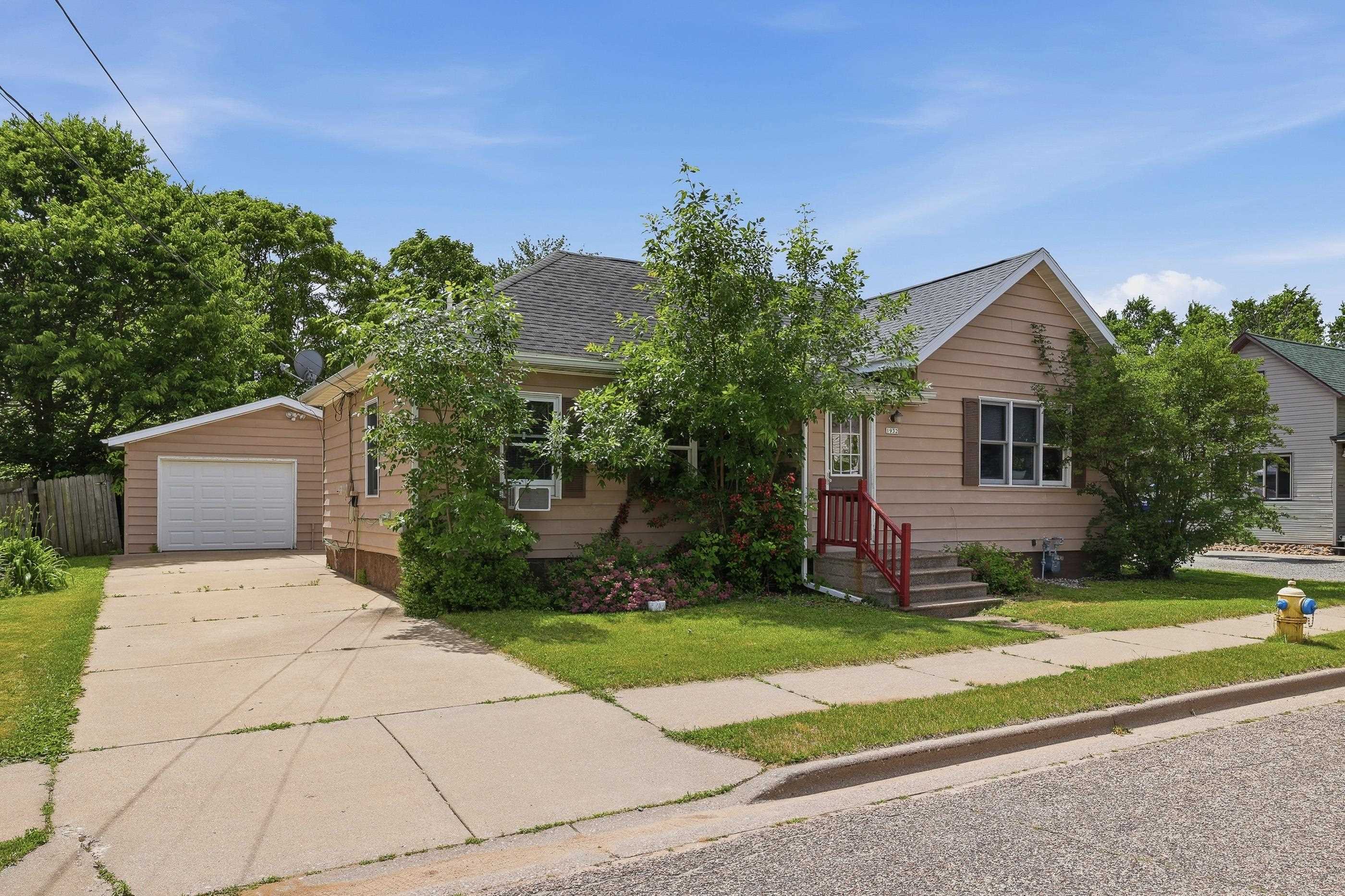 1932 Prairie Street Stevens Point, WI 54481 - Photo 1 of 33
