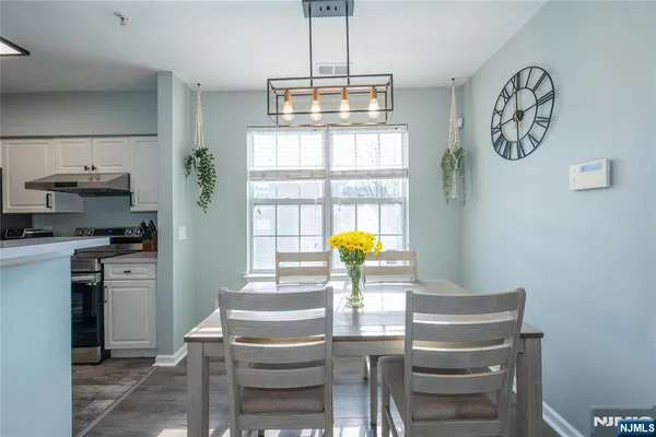 a view of entryway and kitchen