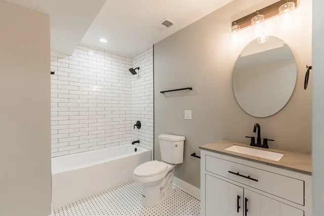 $689,000 | 147 West North Avenue, Lombard, IL 60148