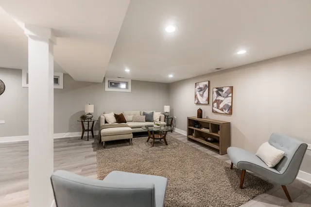 $689,000 | 147 West North Avenue, Lombard, IL 60148