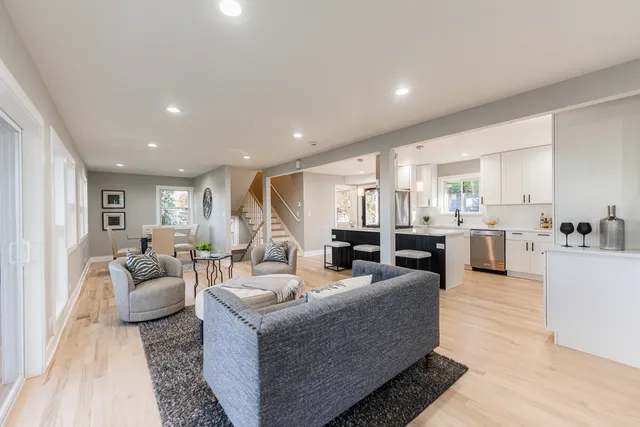 $689,000 | 147 West North Avenue, Lombard, IL 60148