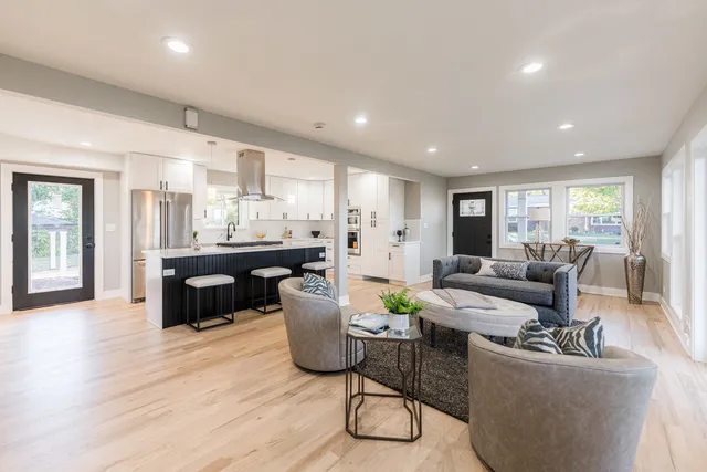 $689,000 | 147 West North Avenue, Lombard, IL 60148