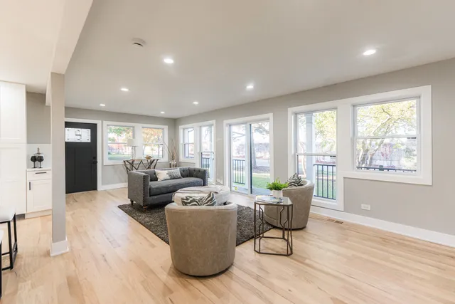 $689,000 | 147 West North Avenue, Lombard, IL 60148