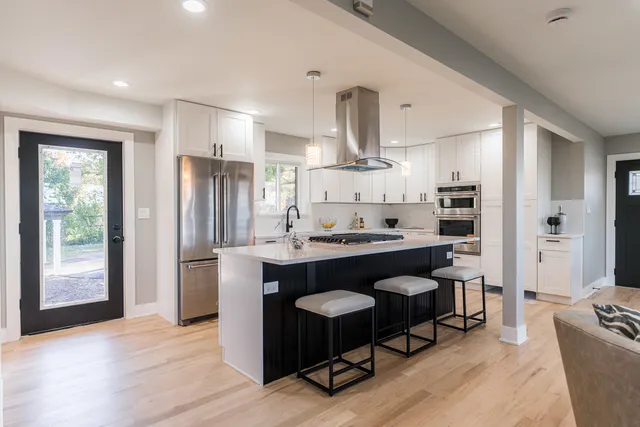 $689,000 | 147 West North Avenue, Lombard, IL 60148