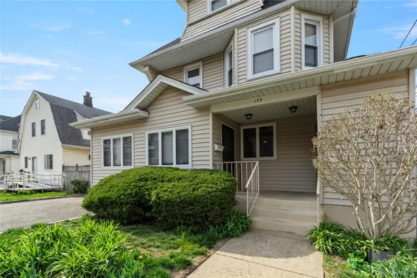 $3,400 | 172 Harrison Avenue, Unit 1, Mineola, NY 11501