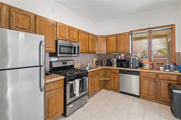 $3,400 | 172 Harrison Avenue, Unit 1, Mineola, NY 11501