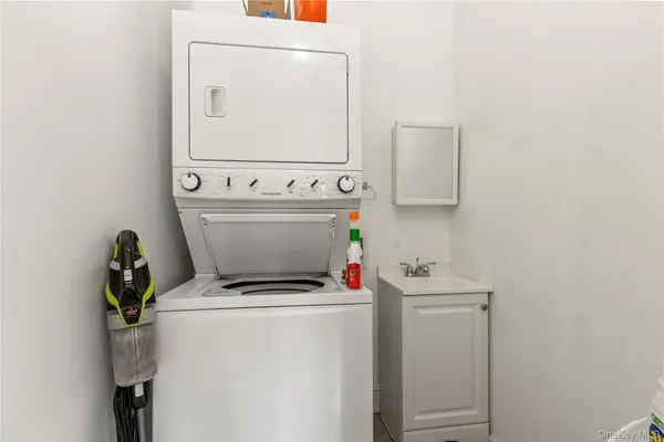 $3,400 | 172 Harrison Avenue, Unit 1, Mineola, NY 11501