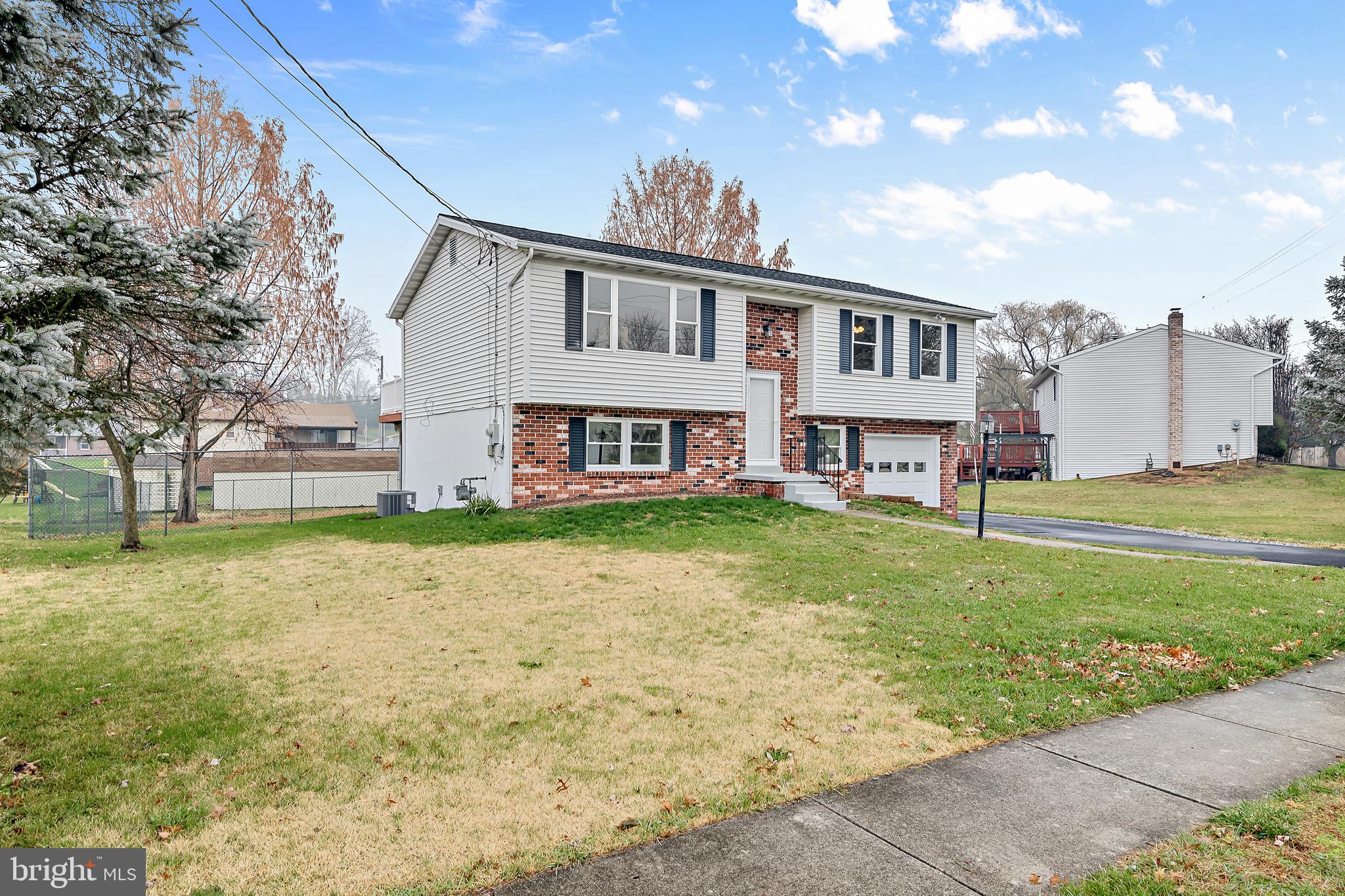 1705 Sapphire Road York, PA 17408 - Photo 2 of 33 Gallery Image 2