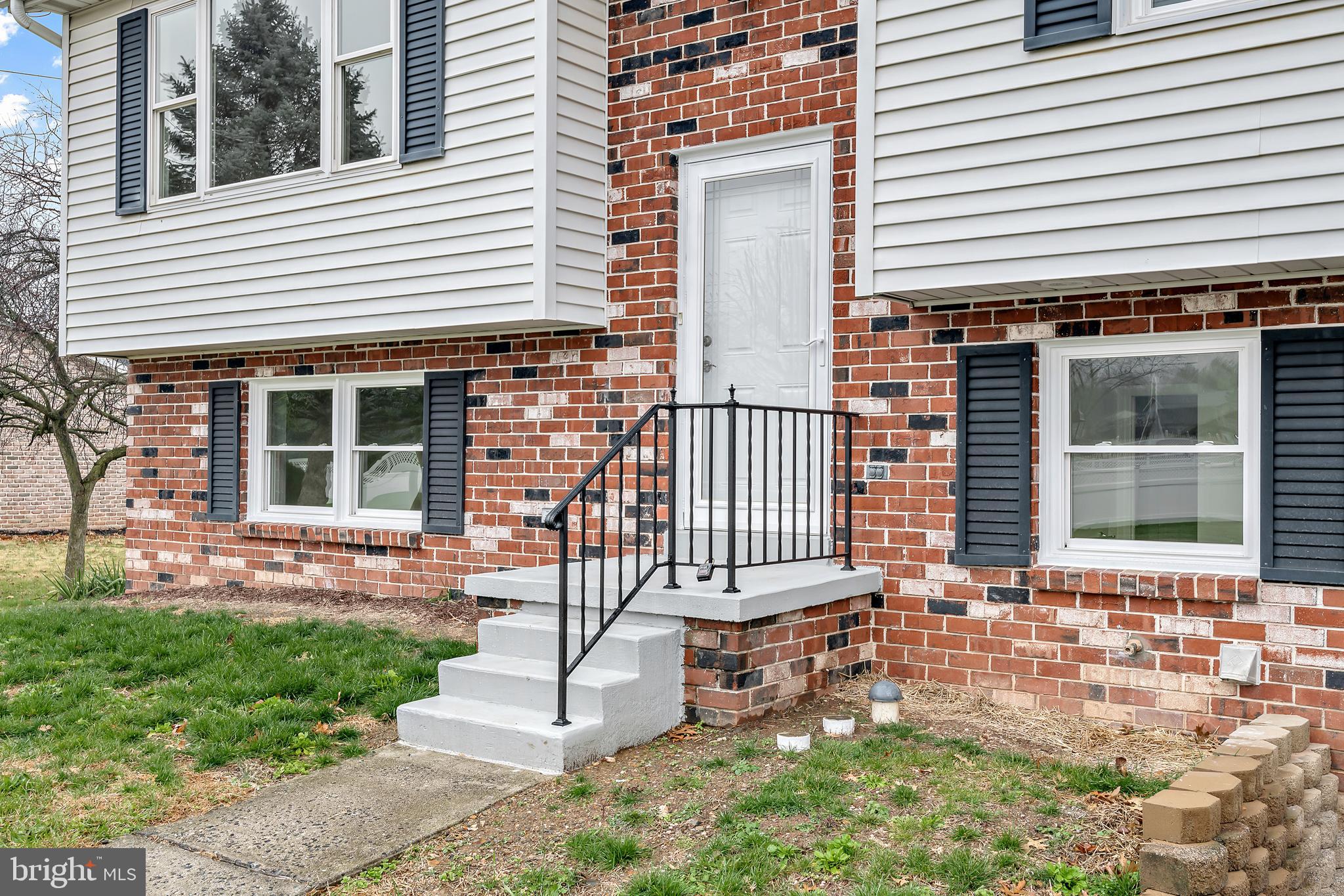 1705 Sapphire Road York, PA 17408 - Photo 4 of 33 Gallery Image 4