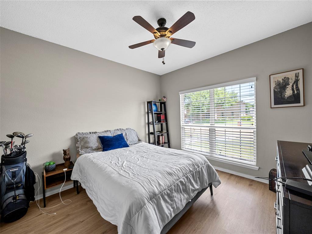 204 Arbor Ridge Drive Allen, TX 75002 - Photo 24 of 36 Bedroom 3. Spacious room featuring wood-finish flooring, a ceiling fan with integrated lighting, and a large window with blinds