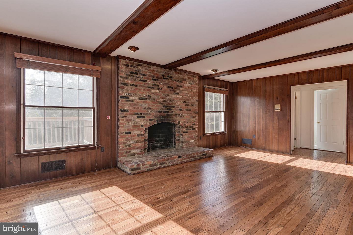 9601 Persimmon Tree Road Potomac, MD 20854 - Photo 6 of 25 Great room