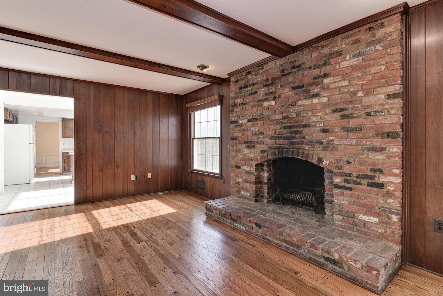 9601 Persimmon Tree Road Potomac, MD 20854 - Photo 7 of 25 Great room