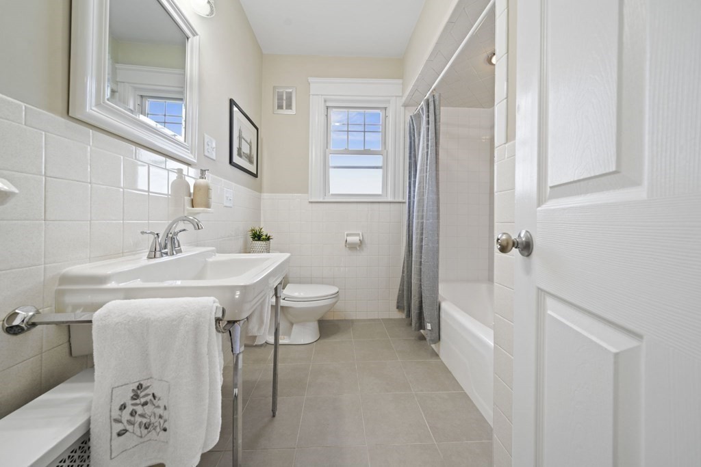 83 Bay State Road Worcester, MA 01606 - Photo 16 of 42