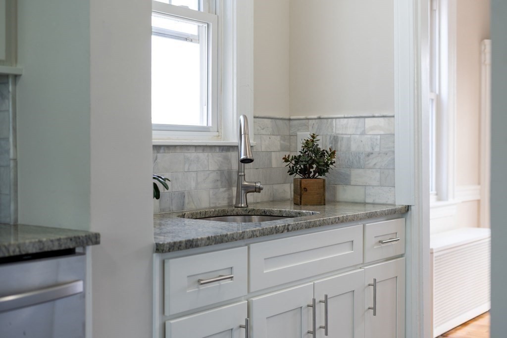 83 Bay State Road Worcester, MA 01606 - Photo 9 of 42