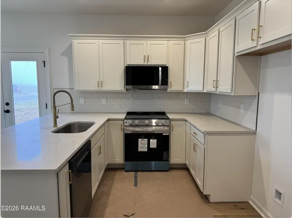 $213,999 | 204 Willowbend Way, Broussard, LA 70518