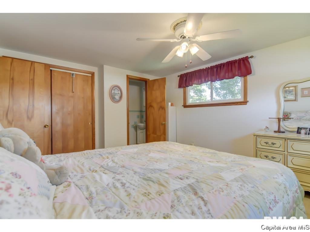 409 Springfield Road Athens, IL 62613 - Photo 14 of 36 Gallery Image 14
