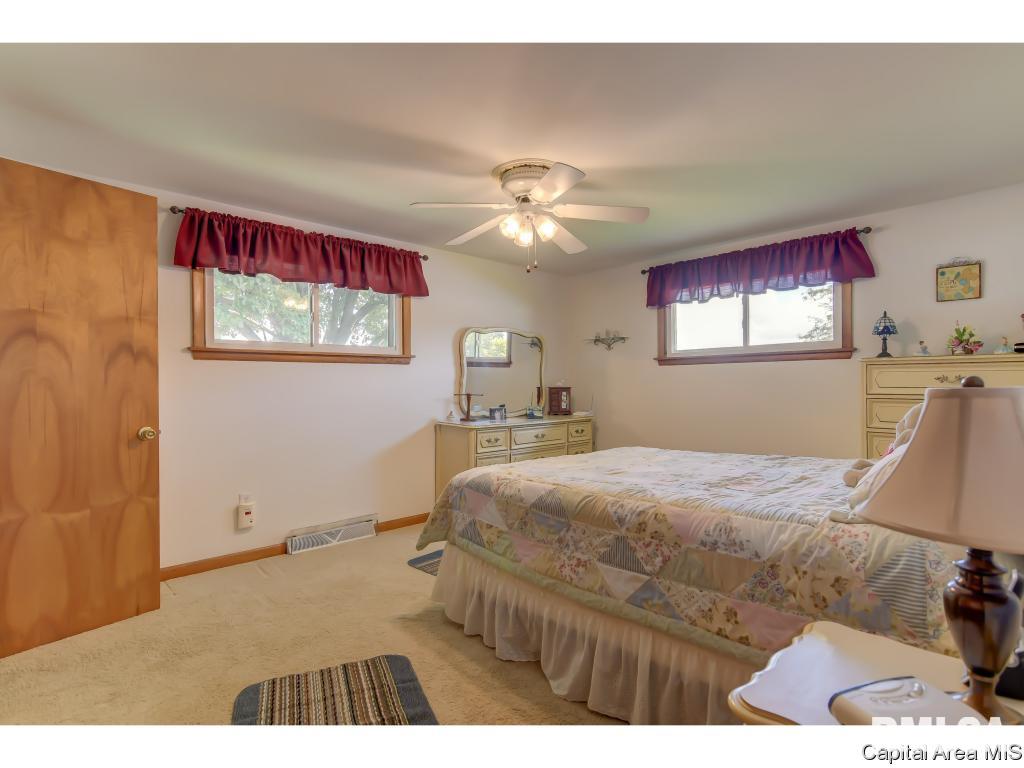 409 Springfield Road Athens, IL 62613 - Photo 15 of 36 Gallery Image 15
